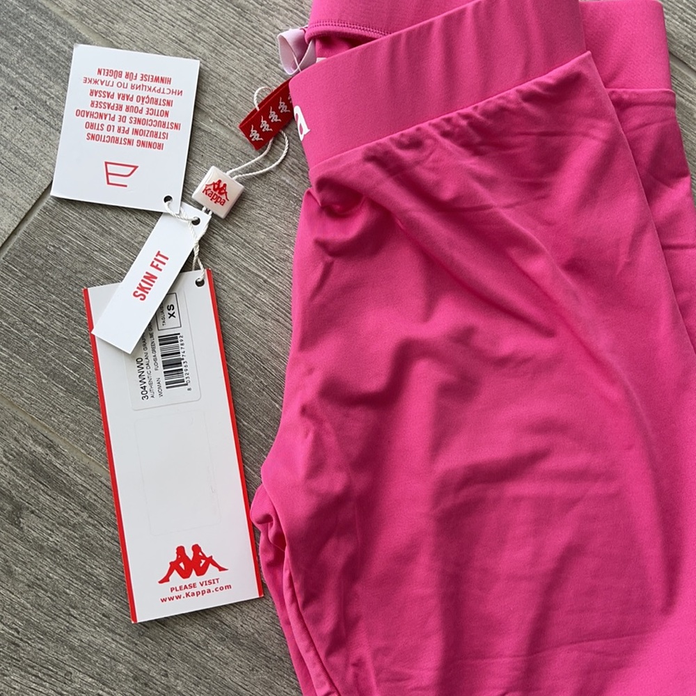 Authentic DELANI GRAPHIK Cheetah Leggings - Picture 12 of 12